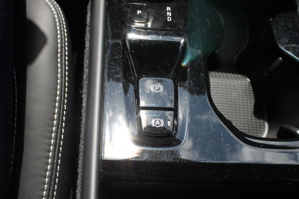 Volvo XC40 T4 211PK Automaat Recharge R-Design Apple Carplay / Getinte ramen vanaf de B-stijl / 19" lichtmetalen velgen / Verwarmbare voorruit / Cruise Control