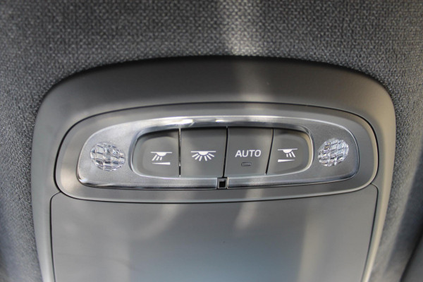 Volvo XC40 T4 211PK Automaat Recharge R-Design Apple Carplay / Getinte ramen vanaf de B-stijl / 19" lichtmetalen velgen / Verwarmbare voorruit / Cruise Control