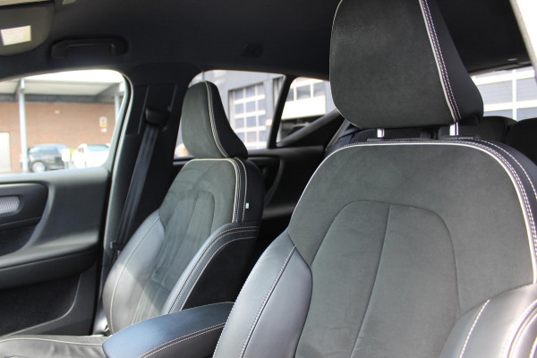 Volvo XC40 T4 211PK Automaat Recharge R-Design Apple Carplay / Getinte ramen vanaf de B-stijl / 19" lichtmetalen velgen / Verwarmbare voorruit / Cruise Control