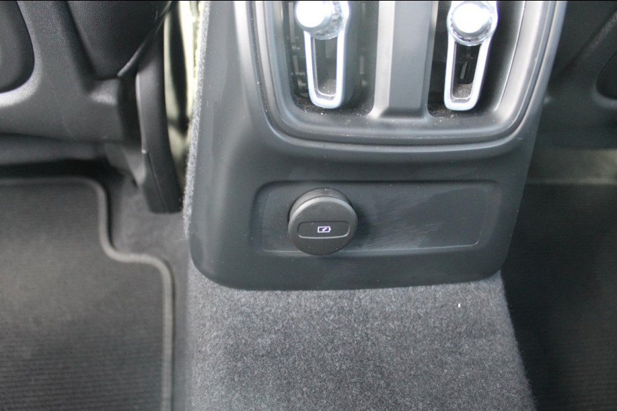 Volvo XC40 T4 211PK Automaat Recharge R-Design Apple Carplay / Getinte ramen vanaf de B-stijl / 19" lichtmetalen velgen / Verwarmbare voorruit / Cruise Control