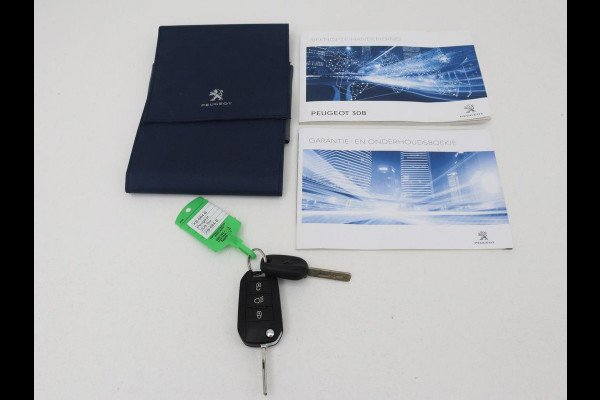 Peugeot 308 1.5 BlueHDi Executive | 1e eigenaar | Panoramadak | Carplay | Climate control | Navigatie | Parkeerhulp | Cruise control