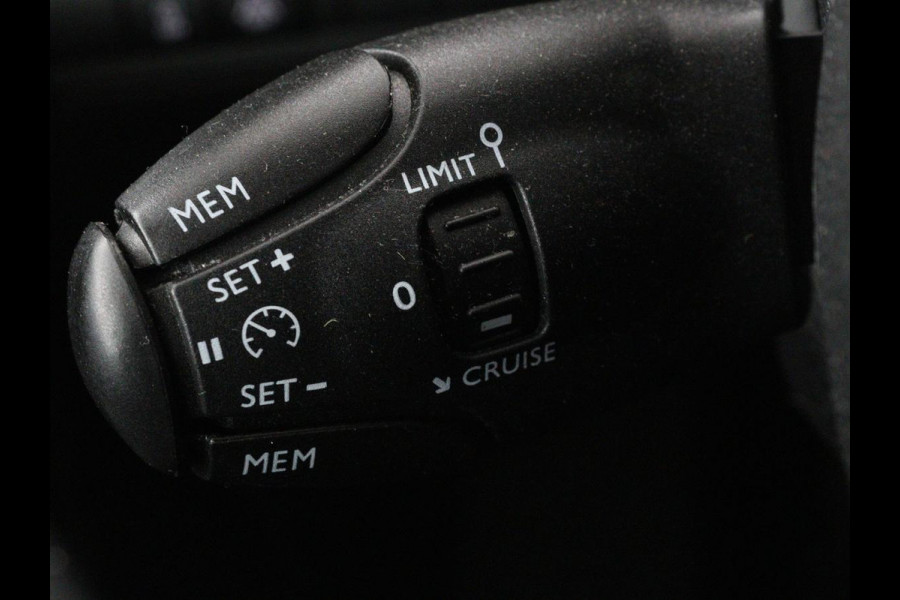 Peugeot 308 1.5 BlueHDi Executive | 1e eigenaar | Panoramadak | Carplay | Climate control | Navigatie | Parkeerhulp | Cruise control