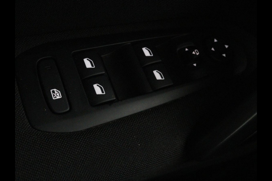 Peugeot 308 1.5 BlueHDi Executive | 1e eigenaar | Panoramadak | Carplay | Climate control | Navigatie | Parkeerhulp | Cruise control