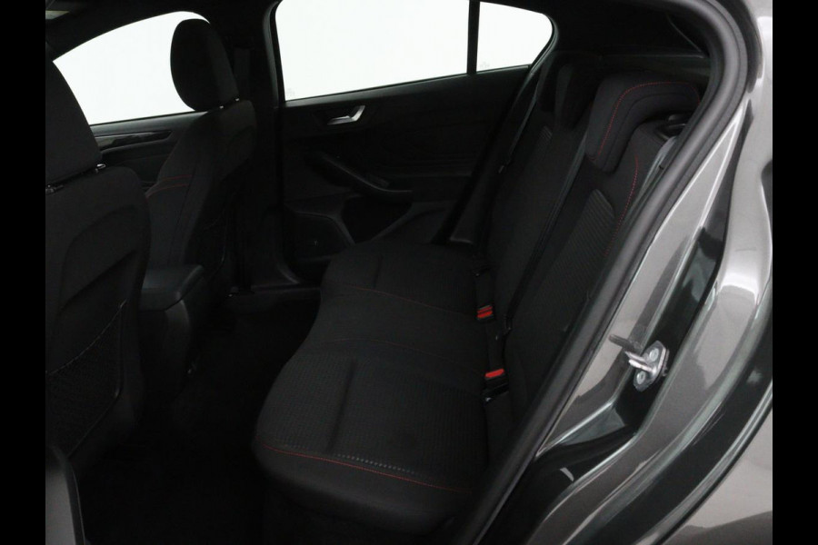 Ford Focus 1.0 EcoBoost ST Line | Stoel & stuurverwarming | Carplay | Navigatie | Climate control | Parkeerhulp | Cruise control | Bluetooth