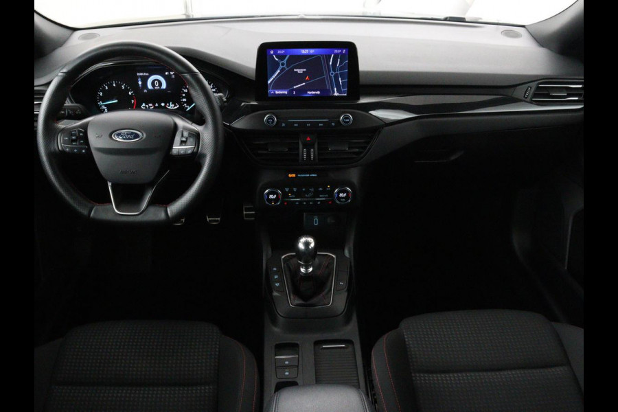 Ford Focus 1.0 EcoBoost ST Line | Stoel & stuurverwarming | Carplay | Navigatie | Climate control | Parkeerhulp | Cruise control | Bluetooth