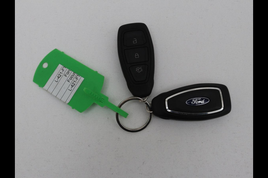Ford Focus 1.0 EcoBoost ST Line | Stoel & stuurverwarming | Carplay | Navigatie | Climate control | Parkeerhulp | Cruise control | Bluetooth