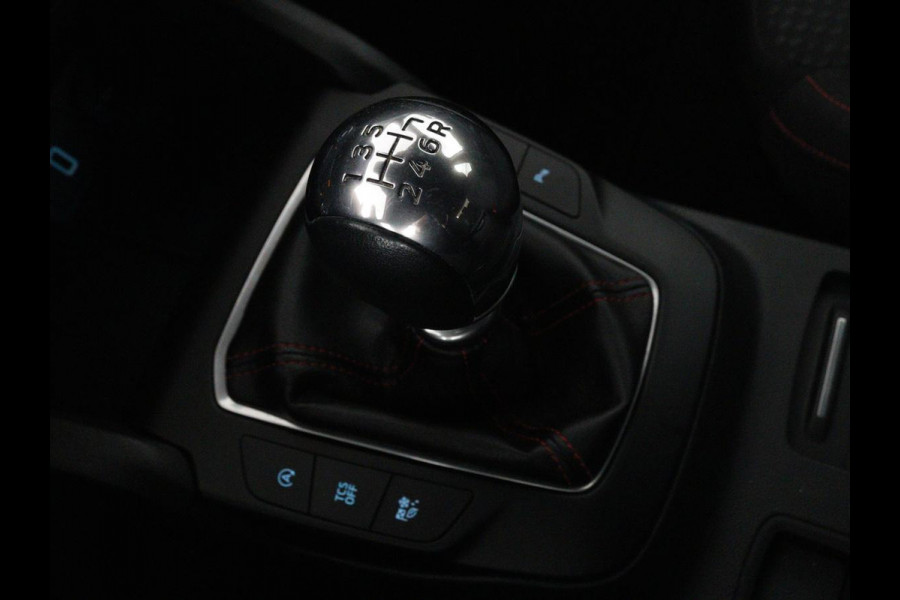 Ford Focus 1.0 EcoBoost ST Line | Stoel & stuurverwarming | Carplay | Navigatie | Climate control | Parkeerhulp | Cruise control | Bluetooth