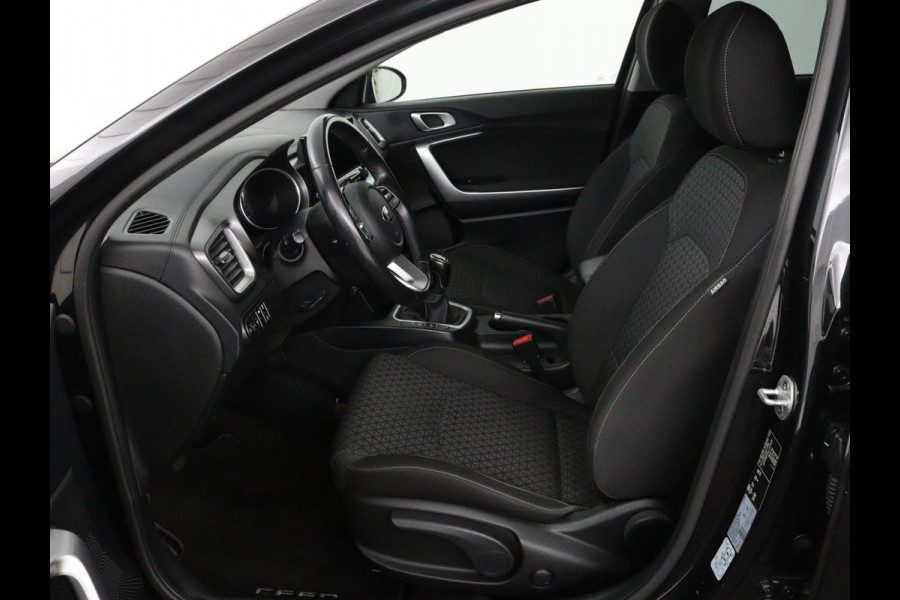 Kia Ceed 1.0 T-GDi DynamicLine | Trekhaak | Carplay | Camera | Parkeerhulp | Cruise control | Climate control | LED | Bluetooth