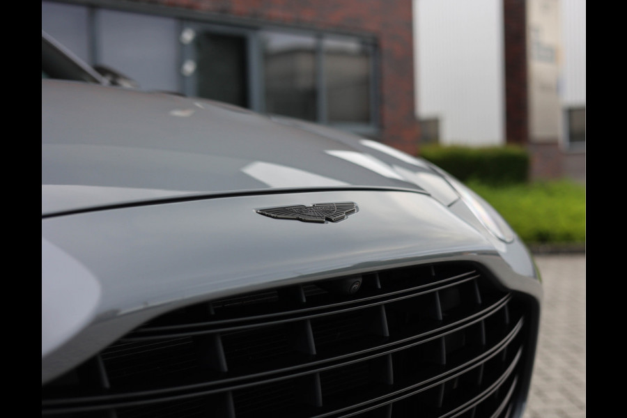 Aston Martin Dbx 4.0 V8 707 | China Grey - Carbon Pack