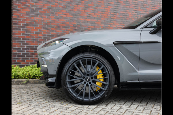 Aston Martin Dbx 4.0 V8 707 | China Grey - Carbon Pack