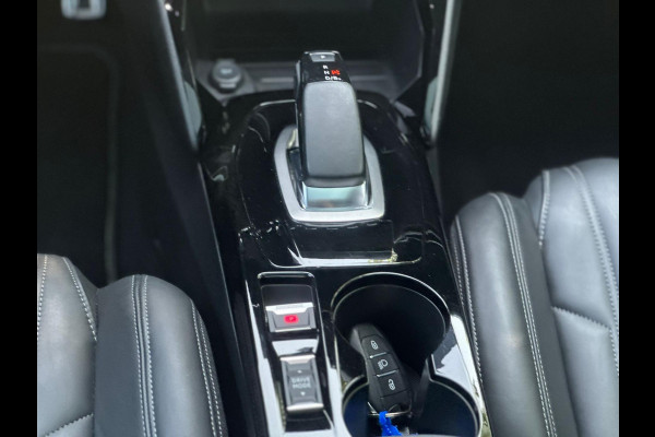 Peugeot e-2008 EV GT 50 kWh, panoramadak,parelmoer, camera,vol leder, alle opties, eerste eigenaar, NL auto met nationale auto pas