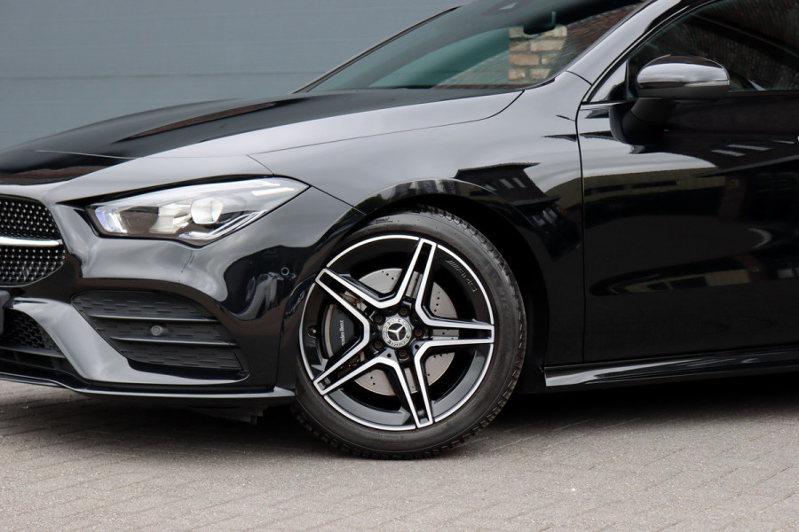 Mercedes-Benz CLA-Klasse 200 Business Solution AMG Line Aut7 | Panoramadak | Widescreen | Trekhaak | Sfeerverlichting | Camera | High Perf. LED | Stoelverwarming | Cruise Control |