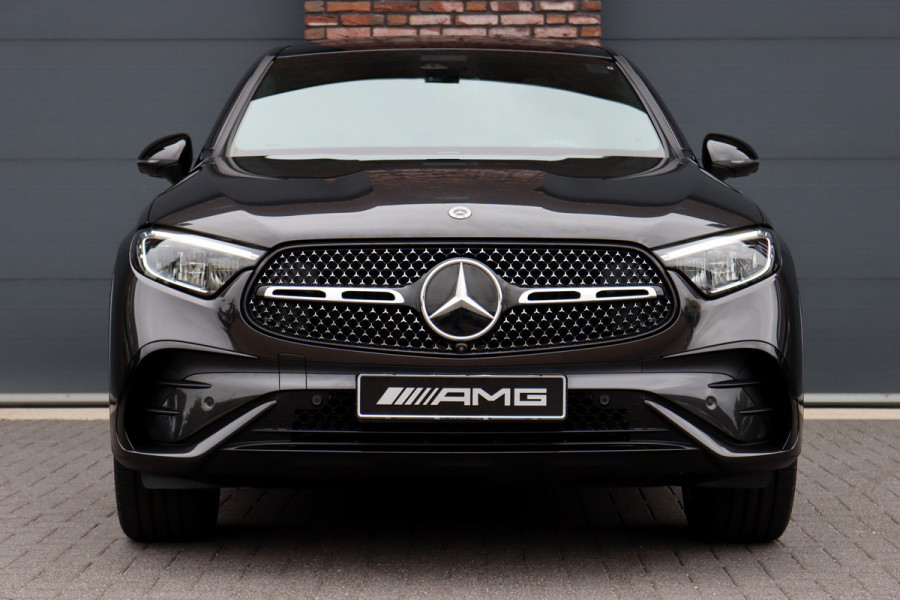 Mercedes-Benz GLC Coupé 300 4MATIC AMG Line Aut9 | Panoramadak | Distronic Pro | Trekhaak | Verwarmd Stuurwiel | Surround Camera | Memory | Nightpakket | Sfeerverlichting |