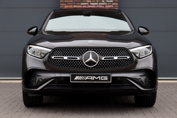 Mercedes-Benz GLC Coupé 300 4MATIC AMG Line Aut9 | Panoramadak | Distronic Pro | Trekhaak | Verwarmd Stuurwiel | Surround Camera | Memory | Nightpakket | Sfeerverlichting |