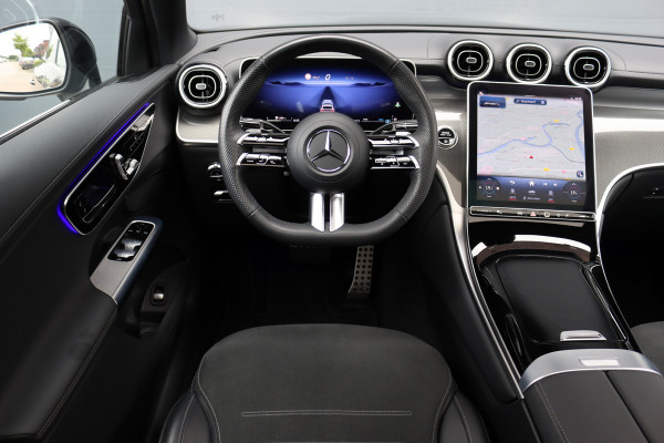 Mercedes-Benz GLC Coupé 300 4MATIC AMG Line Aut9 | Panoramadak | Distronic Pro | Trekhaak | Verwarmd Stuurwiel | Surround Camera | Memory | Nightpakket | Sfeerverlichting |