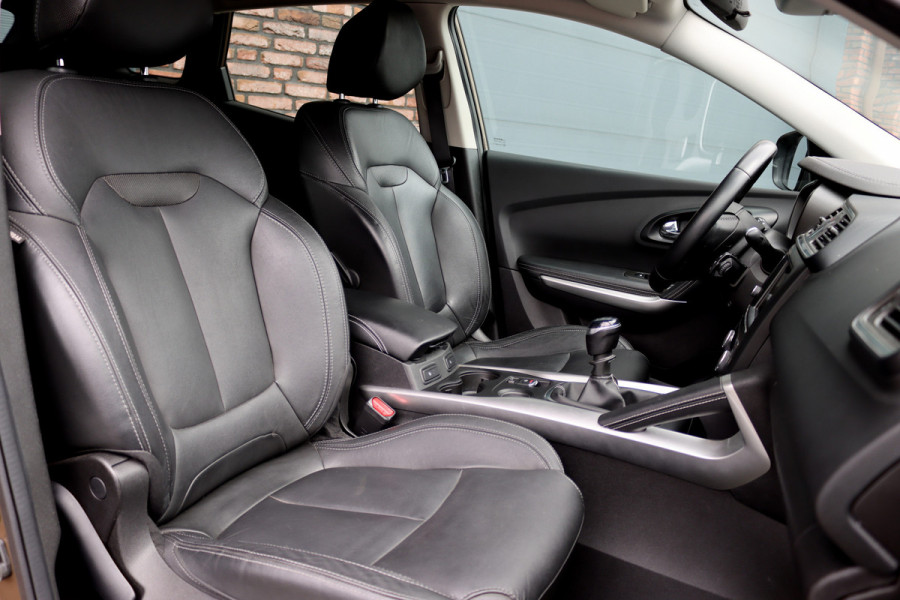 Renault Kadjar 1.2 TCe Intens | Leder | Camera | LED | Keyless | Stoelverwarming | Parkeerassistent | Dodehoekassistent | 19'' inch