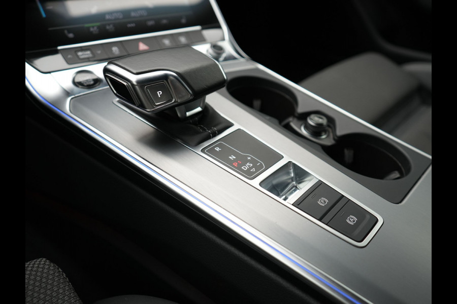 Audi A6 Avant 50 TFSI e Quattro S Line Plug In Hybrid 299pk Dealer O.H PHEV | Trekhaak af Fabriek | Adaptive Cruise | Head Up | Matrix LED |  Camera | Sfeerverlichting | 19"L.M | Apple Carplay | Sportstoelen Verwarmd |