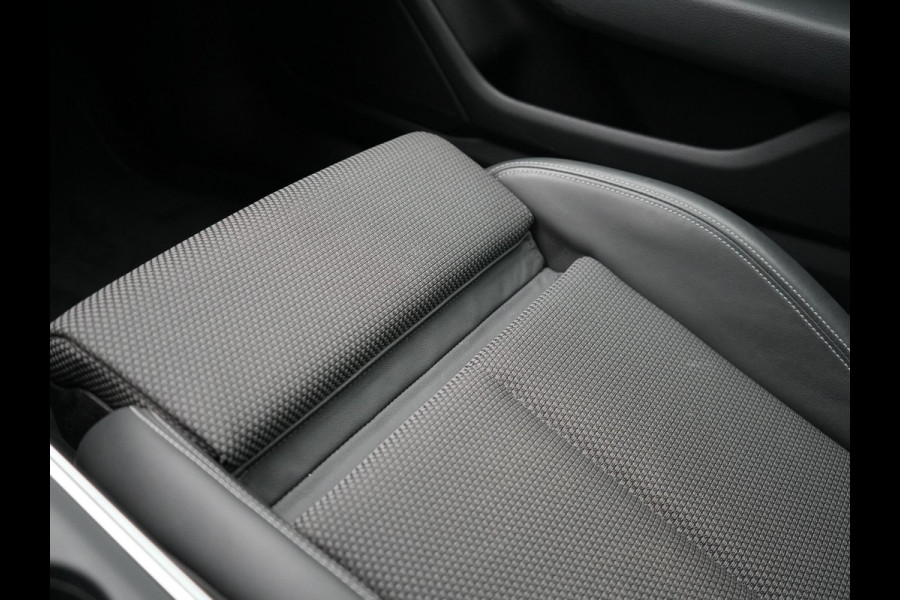 Audi A6 Avant 50 TFSI e Quattro S Line Plug In Hybrid 299pk Dealer O.H PHEV | Trekhaak af Fabriek | Adaptive Cruise | Head Up | Matrix LED |  Camera | Sfeerverlichting | 19"L.M | Apple Carplay | Sportstoelen Verwarmd |