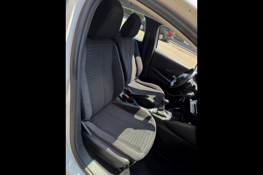 Peugeot 208 1.2 PureTech Active Pack - Apple CarPlay/Navigatie I Airco I Sport velgen I LED I PDC I 56.000 KM - Dealer onderhouden