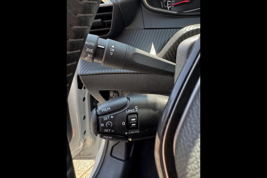 Peugeot 208 1.2 PureTech Active Pack - Apple CarPlay/Navigatie I Airco I Sport velgen I LED I PDC I 56.000 KM - Dealer onderhouden