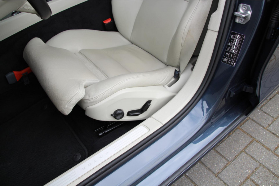 Volvo S60 2.0 B3 Inscription Trekhaak | AUTOPILOT | BLIS | Leder |