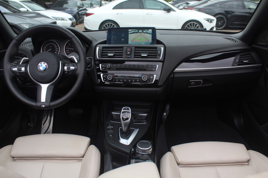 BMW 2 Serie Cabrio M240i xDrive High Exe. M Sport / Camera / Leder / Harman Kardon / 18'' / Keyless / Navigatie / Stuurverwarming / DAB / Windscherm / Stoelverwarming / Cruise Control