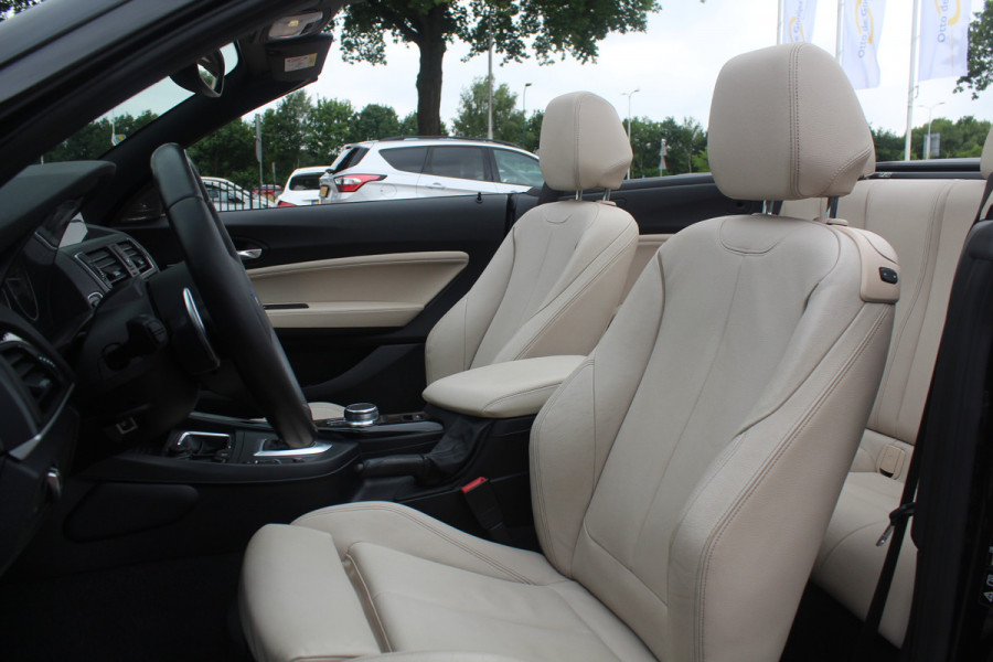 BMW 2 Serie Cabrio M240i xDrive High Exe. M Sport / Camera / Leder / Harman Kardon / 18'' / Keyless / Navigatie / Stuurverwarming / DAB / Windscherm / Stoelverwarming / Cruise Control