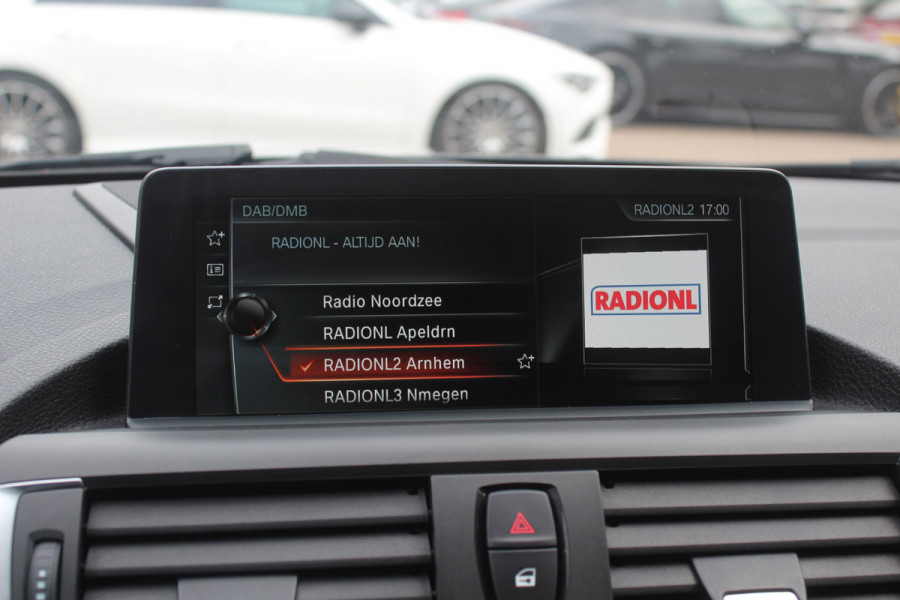 BMW 2 Serie Cabrio M240i xDrive High Exe. M Sport / Camera / Leder / Harman Kardon / 18'' / Keyless / Navigatie / Stuurverwarming / DAB / Windscherm / Stoelverwarming / Cruise Control