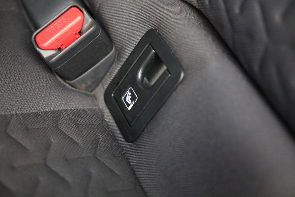 Toyota Corolla 1.8 Hybrid Business Plus / Aut / Camera / Acc / Lane Assist / Dode Hoek / Massage / Stoelverkoeling / Led / 17 Inch