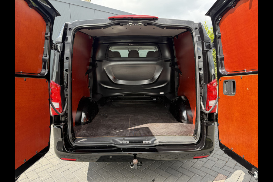 Mercedes-Benz Vito 114 CDI 136 PK AUTOMAAT / DUBBELE CABINE / 1e EIG. / TREKHAAK / CAMERA / ECC