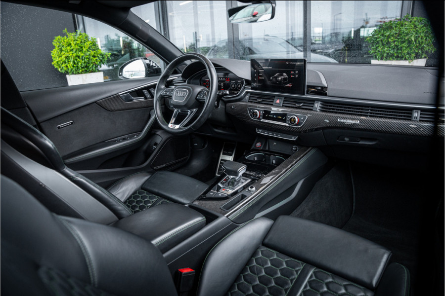 Audi RS4 Avant 2.9 TFSI quattro - Panorama | B&O | Carbon | Elek. Trekhaak | Massage