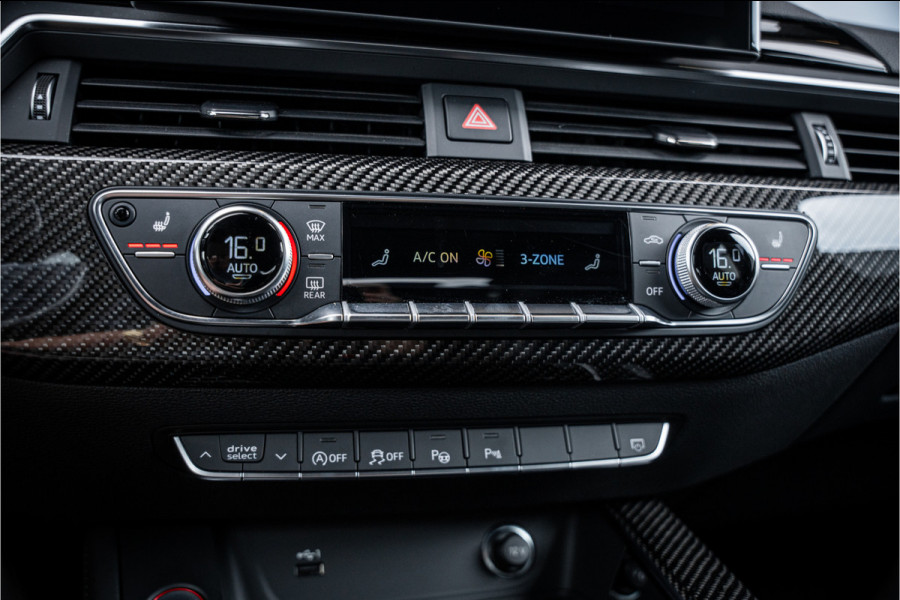 Audi RS4 Avant 2.9 TFSI quattro - Panorama | B&O | Carbon | Elek. Trekhaak | Massage