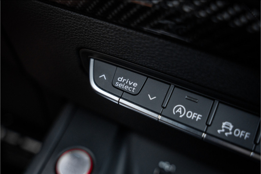 Audi RS4 Avant 2.9 TFSI quattro - Panorama | B&O | Carbon | Elek. Trekhaak | Massage