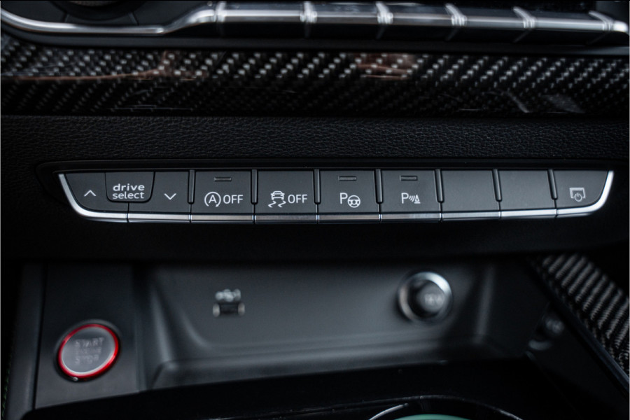 Audi RS4 Avant 2.9 TFSI quattro - Panorama | B&O | Carbon | Elek. Trekhaak | Massage