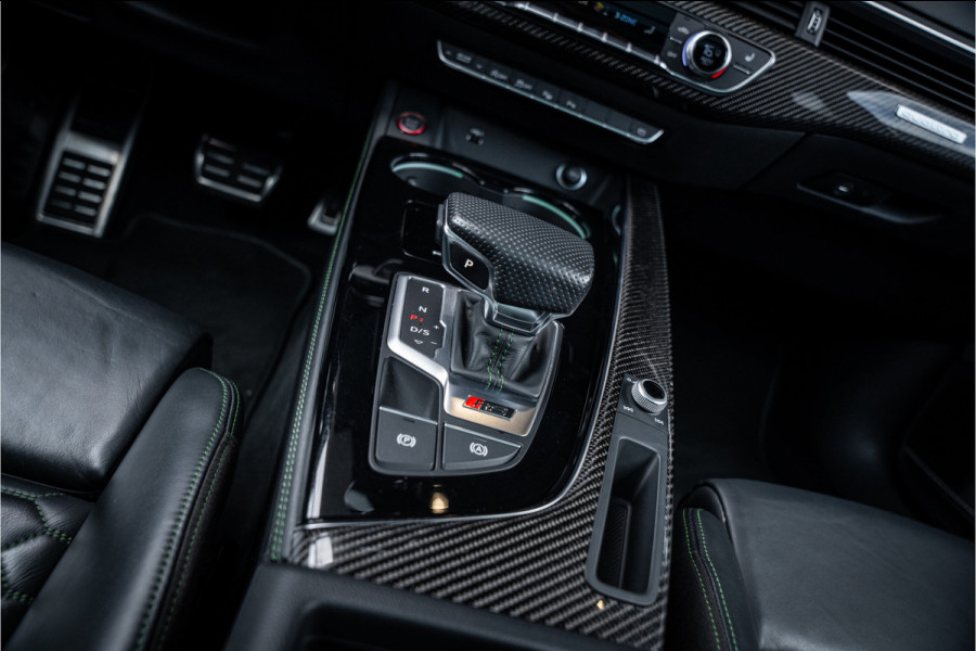 Audi RS4 Avant 2.9 TFSI quattro - Panorama | B&O | Carbon | Elek. Trekhaak | Massage