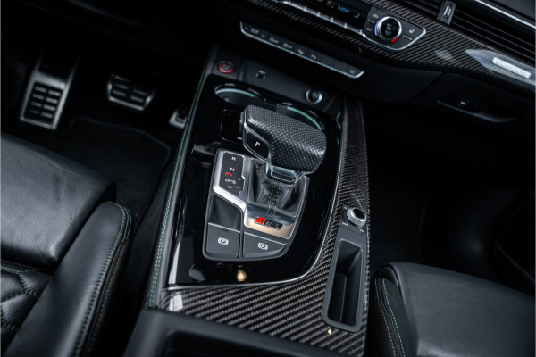 Audi RS4 Avant 2.9 TFSI quattro - Panorama | B&O | Carbon | Elek. Trekhaak | Massage
