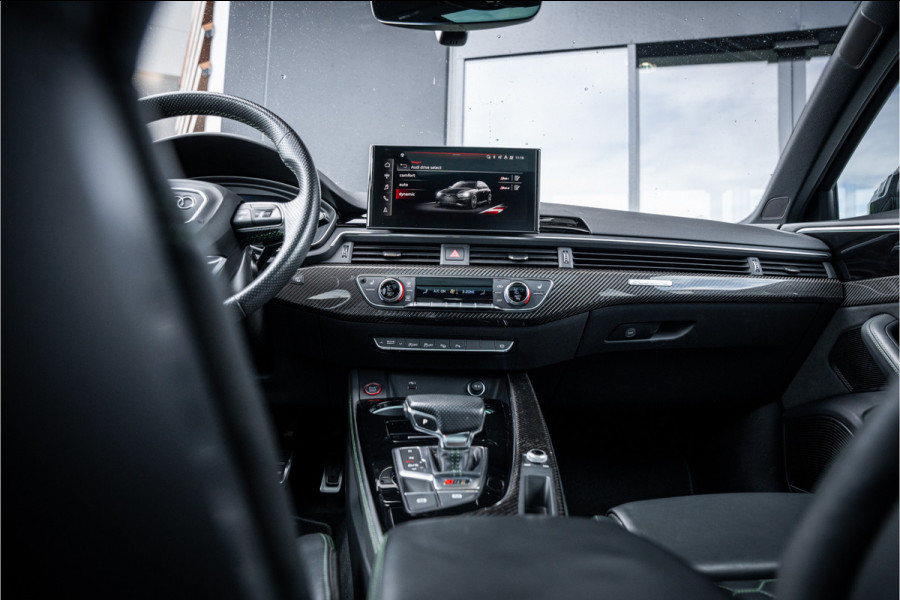 Audi RS4 Avant 2.9 TFSI quattro - Panorama | B&O | Carbon | Elek. Trekhaak | Massage