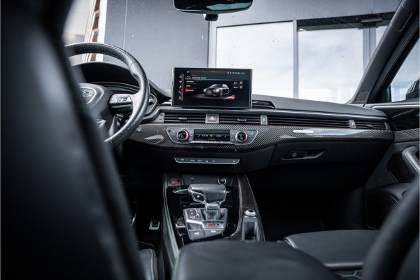 Audi RS4 Avant 2.9 TFSI quattro - Panorama | B&O | Carbon | Elek. Trekhaak | Massage