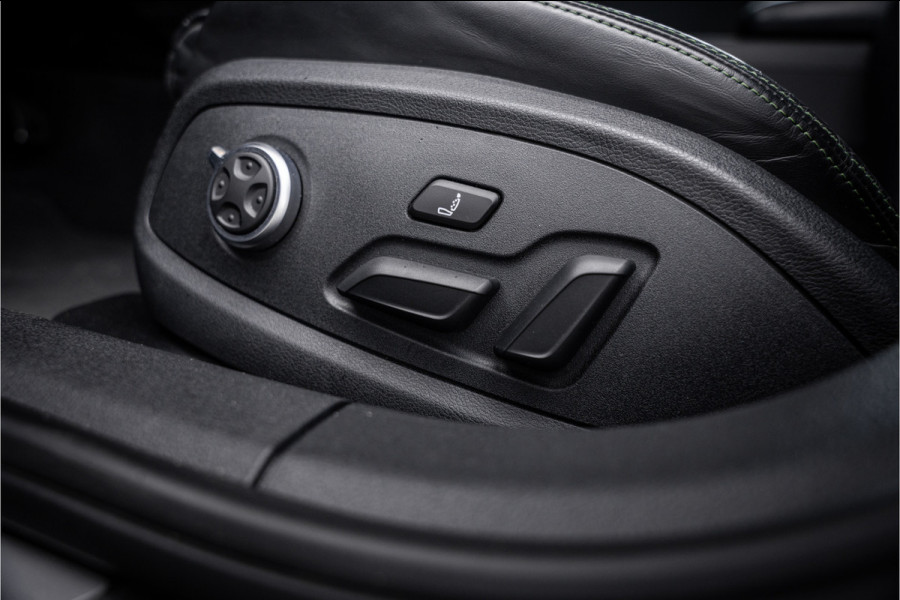 Audi RS4 Avant 2.9 TFSI quattro - Panorama | B&O | Carbon | Elek. Trekhaak | Massage