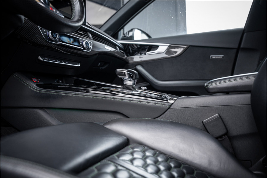 Audi RS4 Avant 2.9 TFSI quattro - Panorama | B&O | Carbon | Elek. Trekhaak | Massage