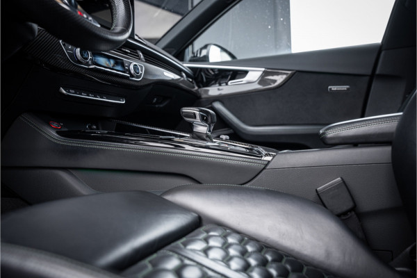Audi RS4 Avant 2.9 TFSI quattro - Panorama | B&O | Carbon | Elek. Trekhaak | Massage