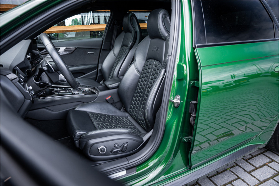 Audi RS4 Avant 2.9 TFSI quattro - Panorama | B&O | Carbon | Elek. Trekhaak | Massage