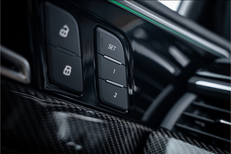 Audi RS4 Avant 2.9 TFSI quattro - Panorama | B&O | Carbon | Elek. Trekhaak | Massage