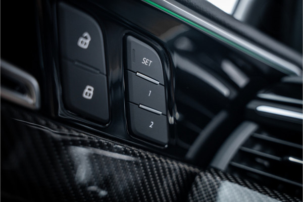 Audi RS4 Avant 2.9 TFSI quattro - Panorama | B&O | Carbon | Elek. Trekhaak | Massage