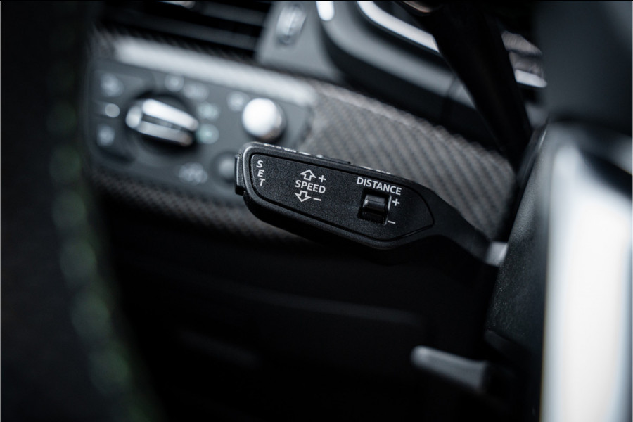 Audi RS4 Avant 2.9 TFSI quattro - Panorama | B&O | Carbon | Elek. Trekhaak | Massage