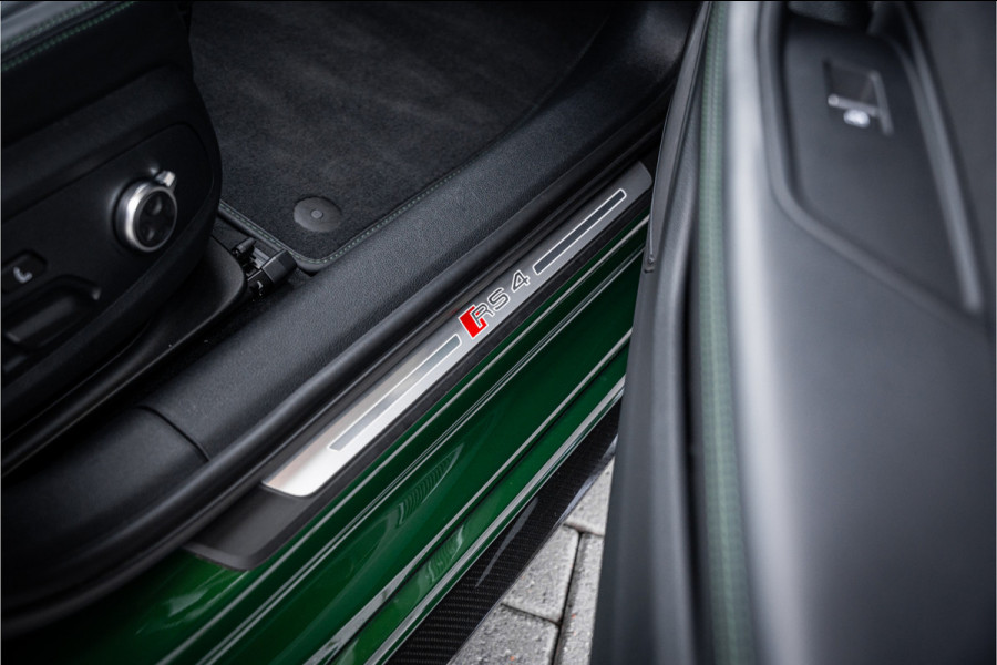 Audi RS4 Avant 2.9 TFSI quattro - Panorama | B&O | Carbon | Elek. Trekhaak | Massage