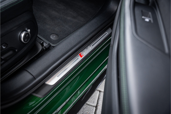 Audi RS4 Avant 2.9 TFSI quattro - Panorama | B&O | Carbon | Elek. Trekhaak | Massage