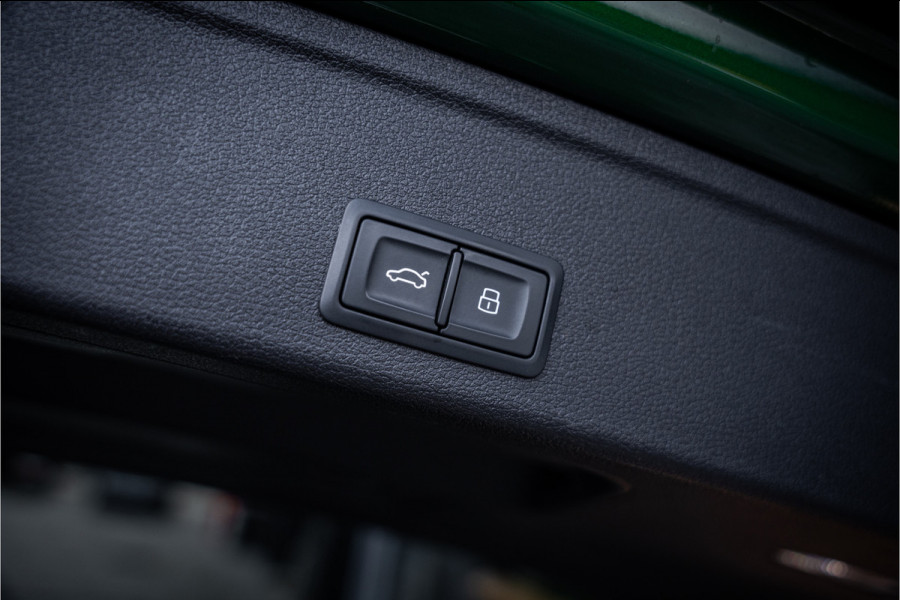 Audi RS4 Avant 2.9 TFSI quattro - Panorama | B&O | Carbon | Elek. Trekhaak | Massage