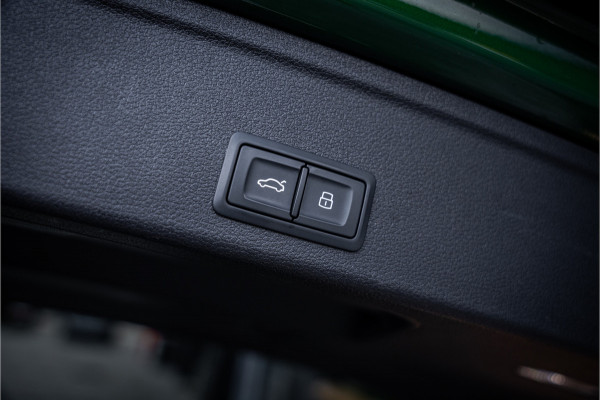 Audi RS4 Avant 2.9 TFSI quattro - Panorama | B&O | Carbon | Elek. Trekhaak | Massage