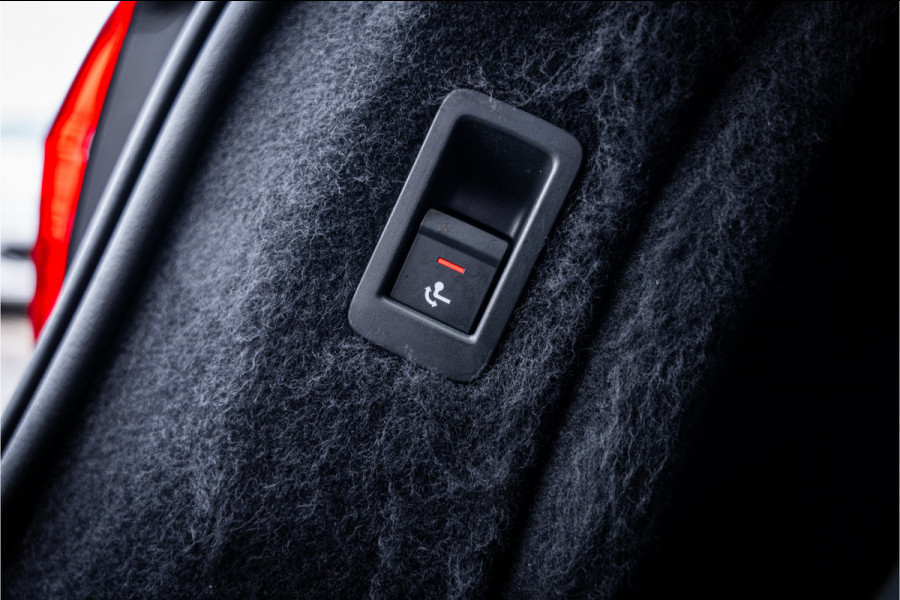Audi RS4 Avant 2.9 TFSI quattro - Panorama | B&O | Carbon | Elek. Trekhaak | Massage